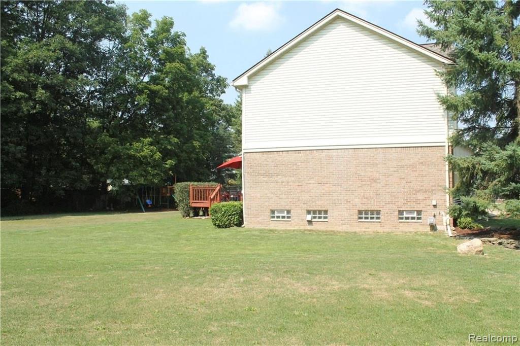 717 Kentucky Drive Rochester Hills, MI 48307 - Photo 16 of 49