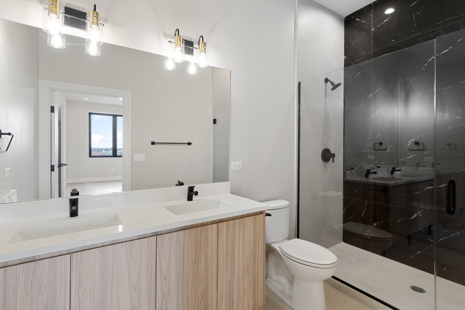 2475 West Foster Avenue, Unit 206 Chicago, IL 60625 - Photo 4 of 23