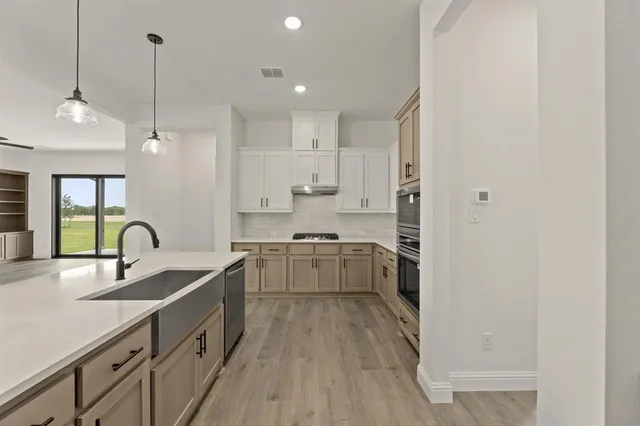 $649,900 | 124 Evanston Court, Rhome, TX 76078