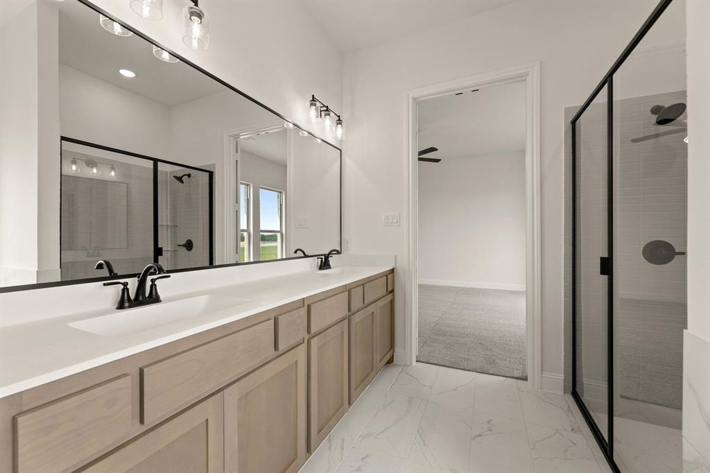 124 Evanston Court Rhome, TX 76078 - Photo 16 of 28 124 Evanston-Primary Suite-3