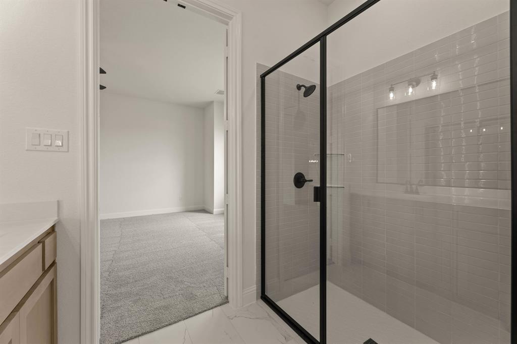 124 Evanston Court Rhome, TX 76078 - Photo 17 of 28 124 Evanston-Primary Suite-4