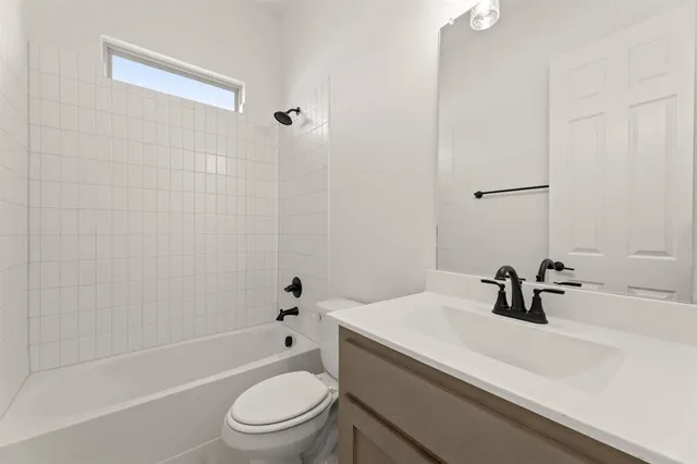 $649,900 | 124 Evanston Court, Rhome, TX 76078