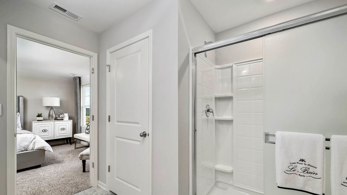 1810 Legacy Pointe Boulevard Plainfield, IL 60586 - Photo 16 of 20 a bathroom with a tub and shower