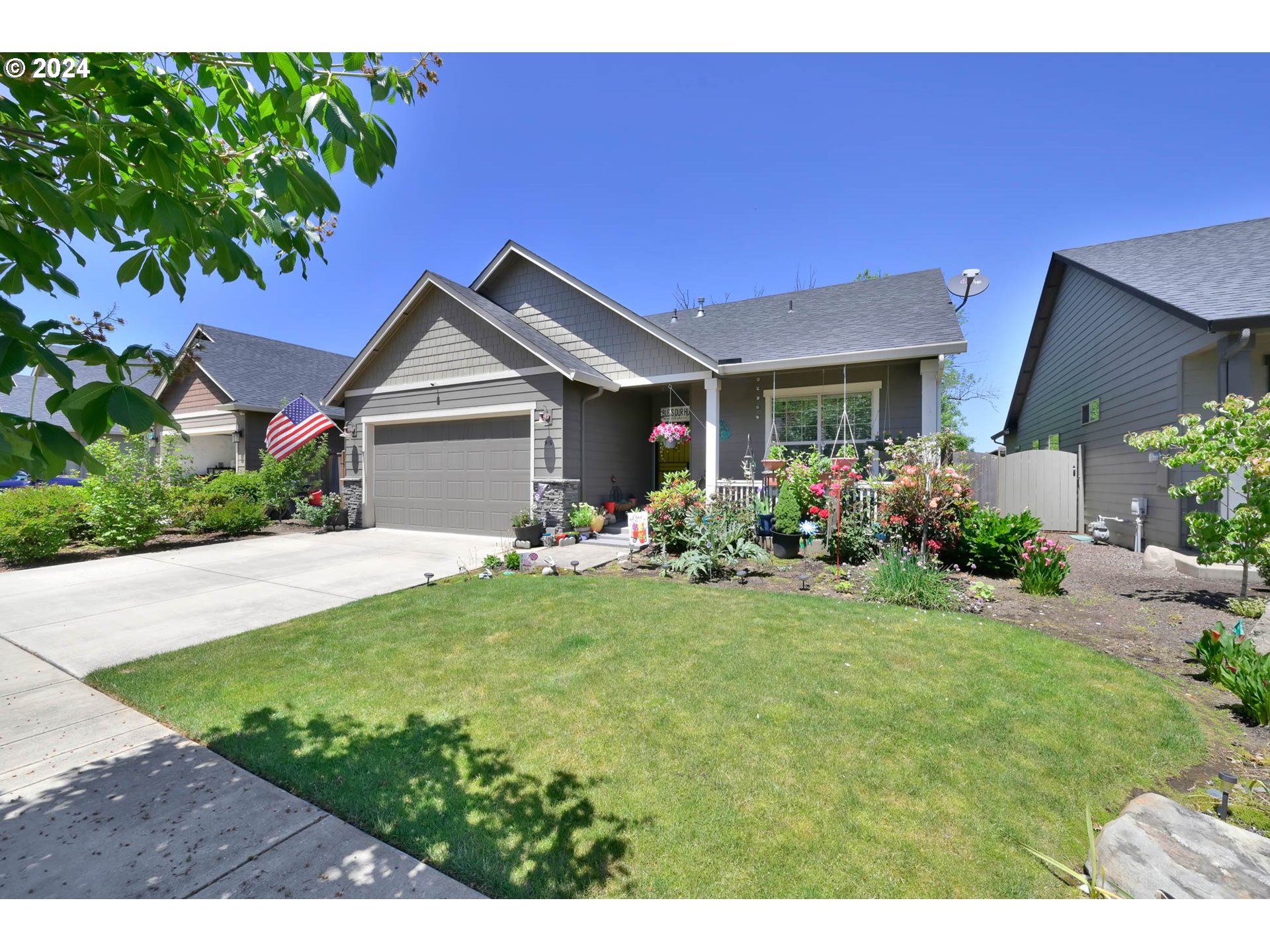 945 Pennington Court Eugene, OR 97404 - Photo 1 of 40 a front view of a house with garden