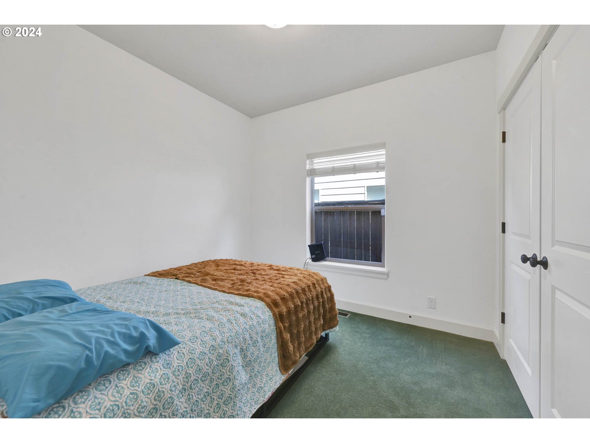 945 Pennington Court Eugene, OR 97404 - Photo 28 of 40 a bedroom with a bed and a window