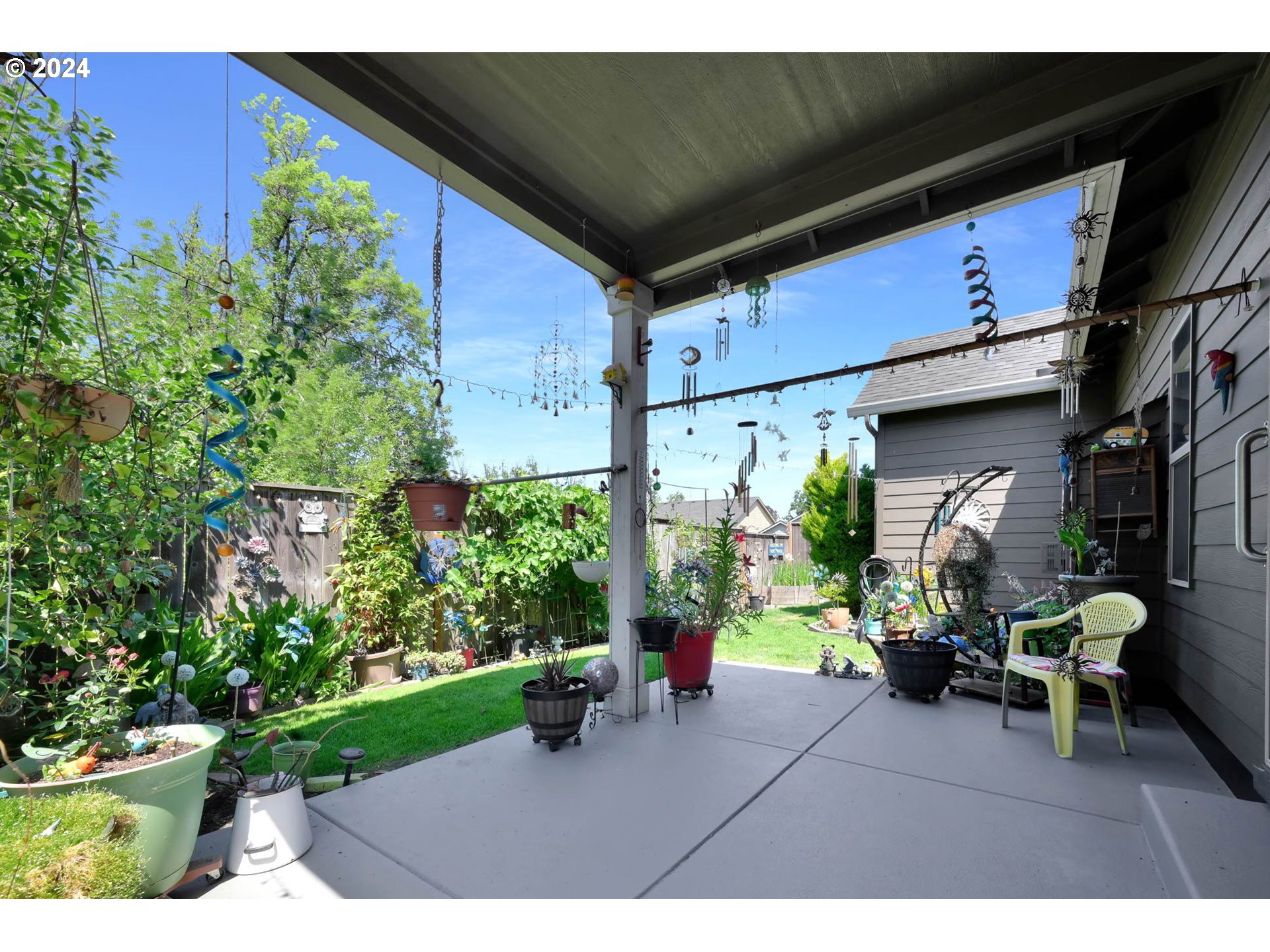 945 Pennington Court Eugene, OR 97404 - Photo 32 of 40 a view of yard with patio