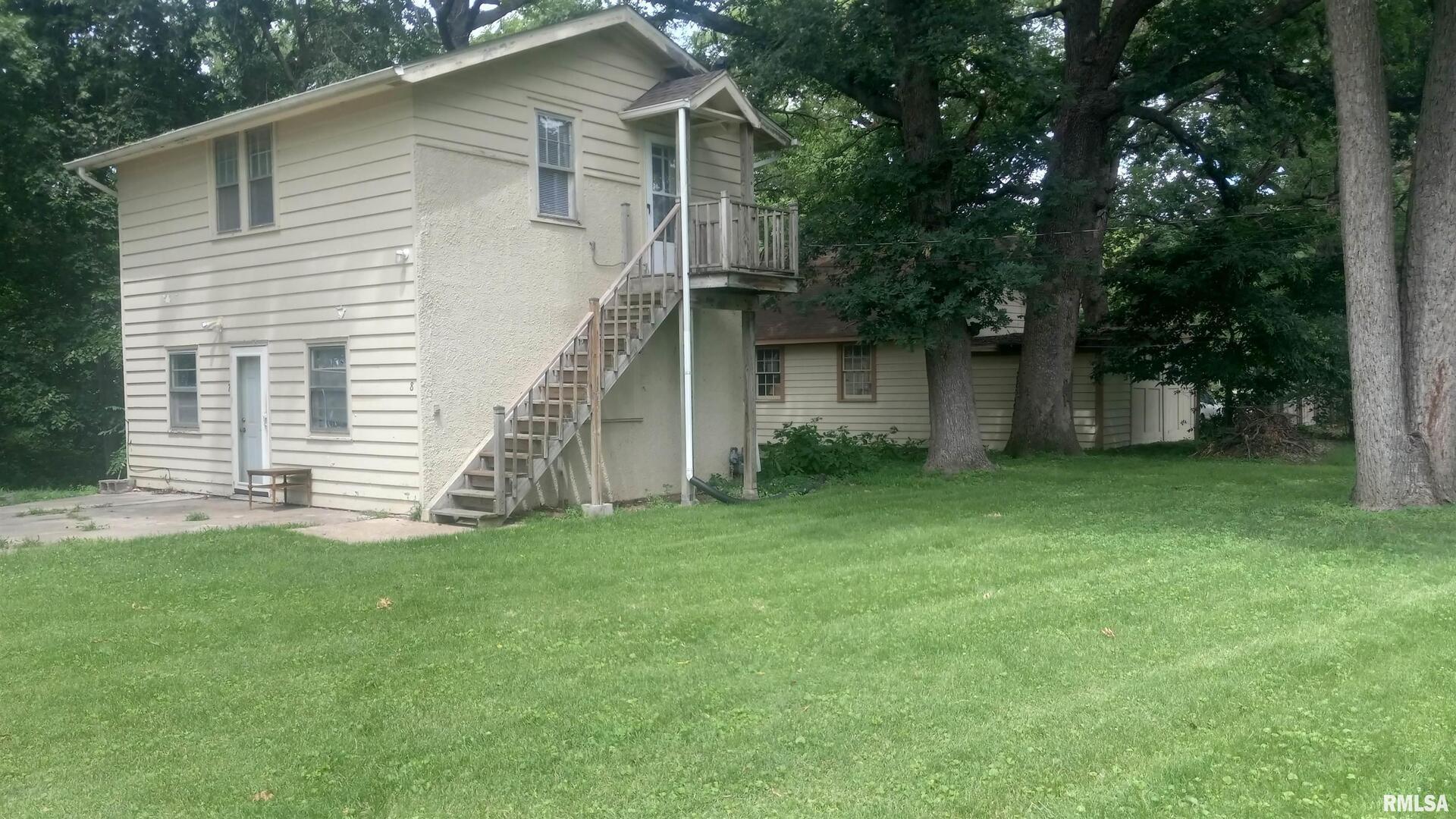 a view of a house with a backyard