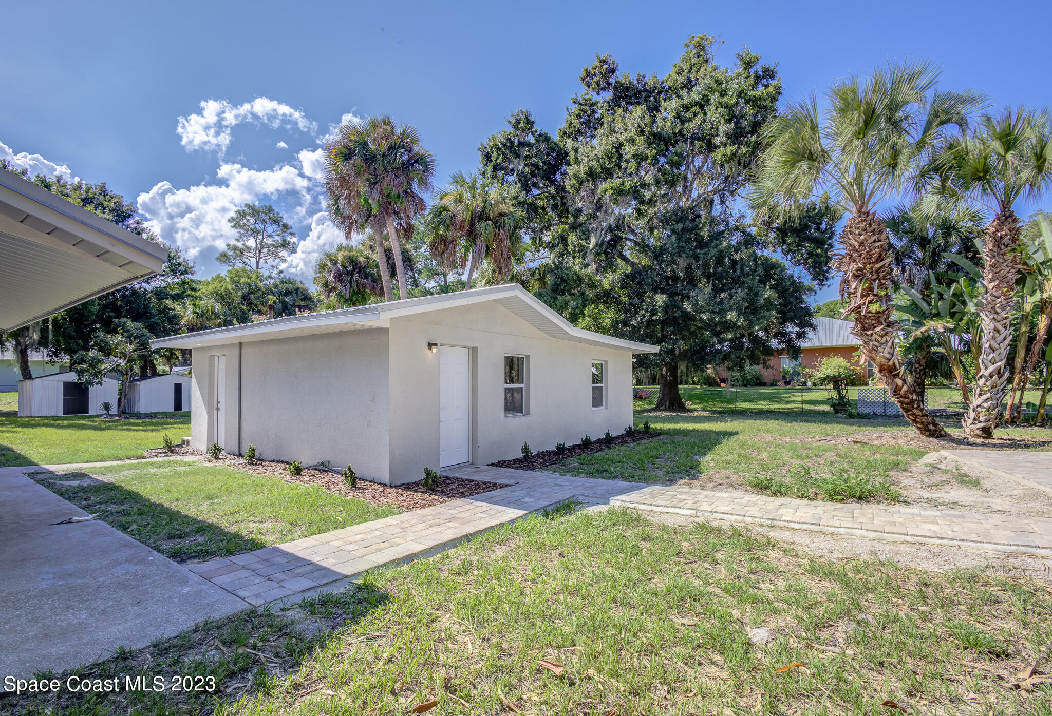 2300 Cox Road Cocoa, FL 32926 - Photo 23 of 41 a backyard of a house with plants and trees