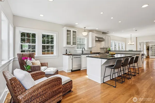 $1,695,000 | 4726 Thackeray Place Northeast, Seattle, WA 98105