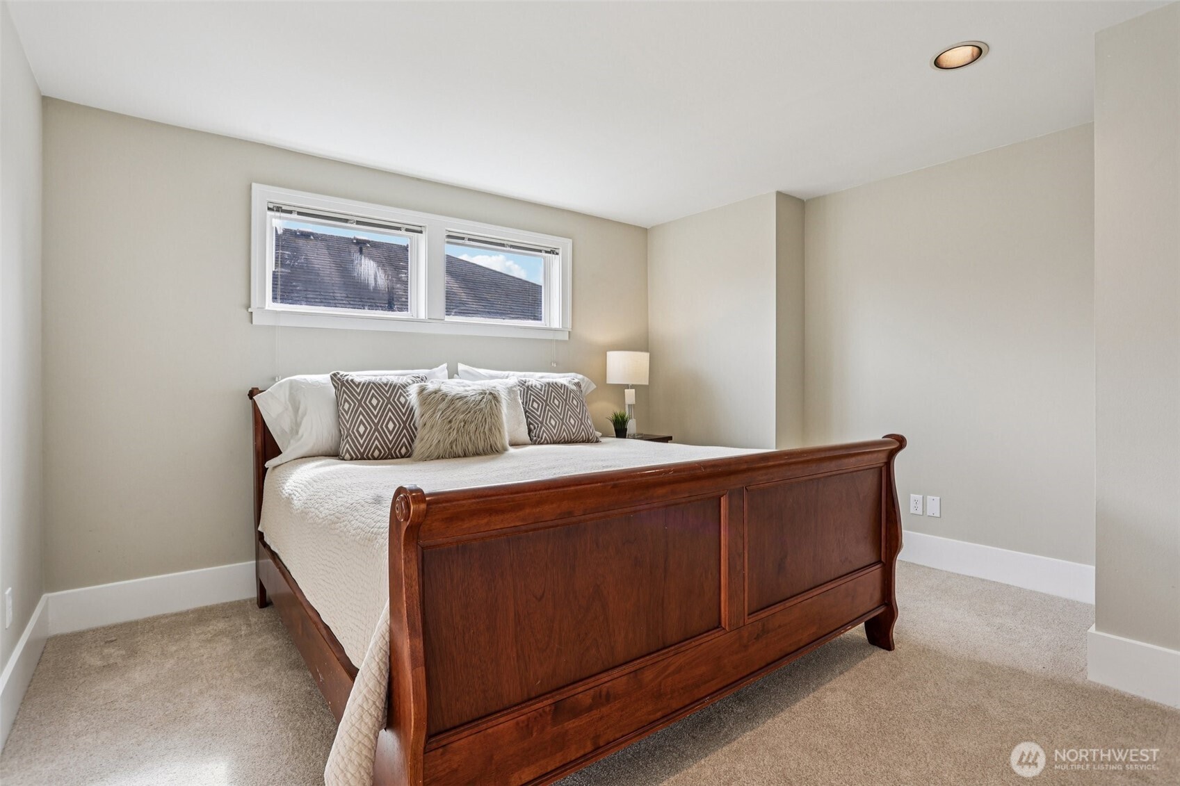 4726 Thackeray Place Northeast Seattle, WA 98105 - Photo 15 of 40