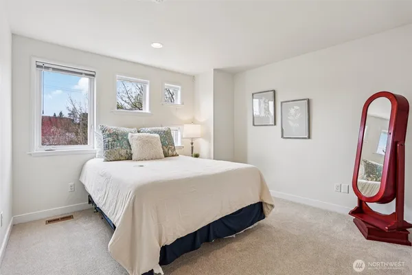 $1,695,000 | 4726 Thackeray Place Northeast, Seattle, WA 98105