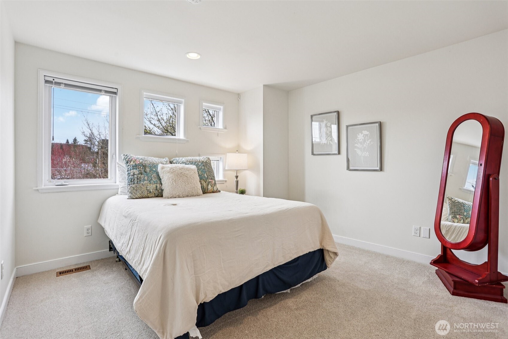 4726 Thackeray Place Northeast Seattle, WA 98105 - Photo 23 of 40
