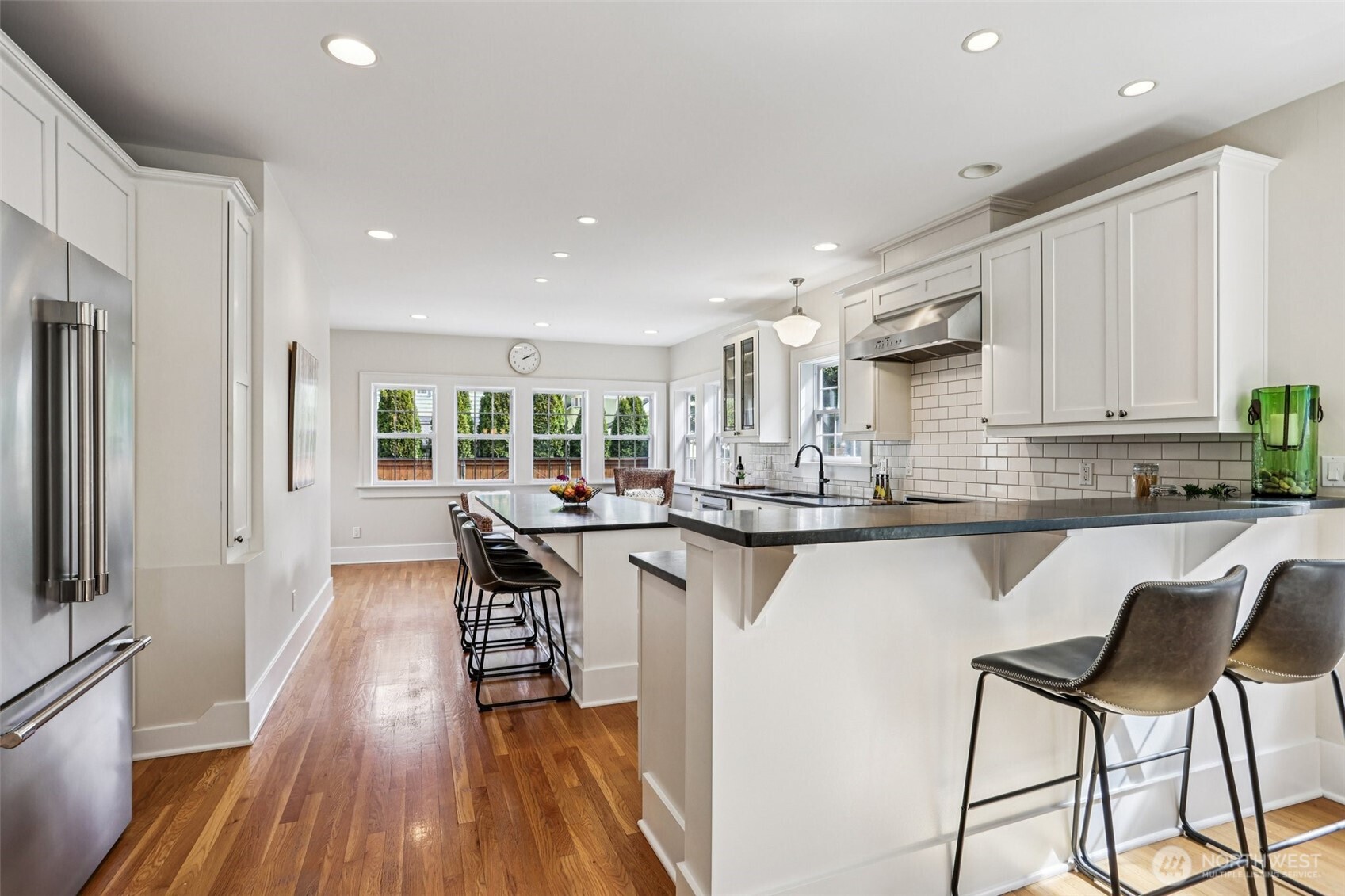 4726 Thackeray Place Northeast Seattle, WA 98105 - Photo 8 of 40