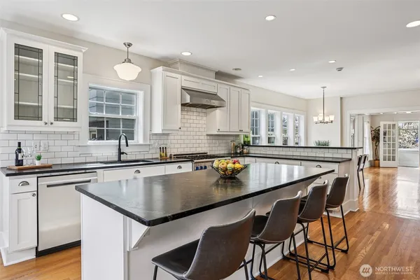 $1,695,000 | 4726 Thackeray Place Northeast, Seattle, WA 98105