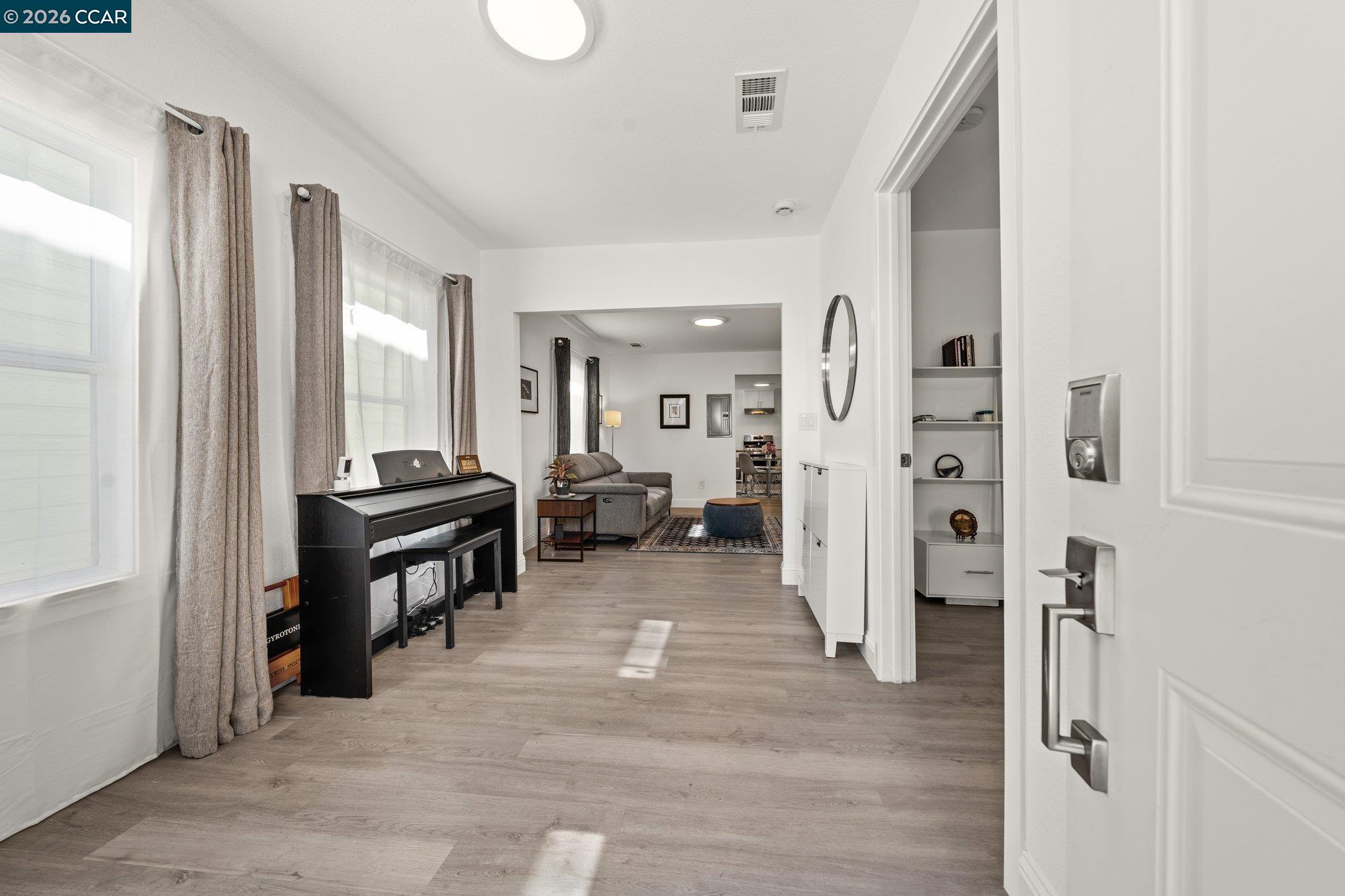 2517 Filbert Street Oakland, CA 94607 - Photo 5 of 44