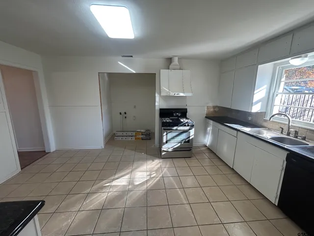 $1,795 | 1515 San Antonio Street, Tyler, TX 75701