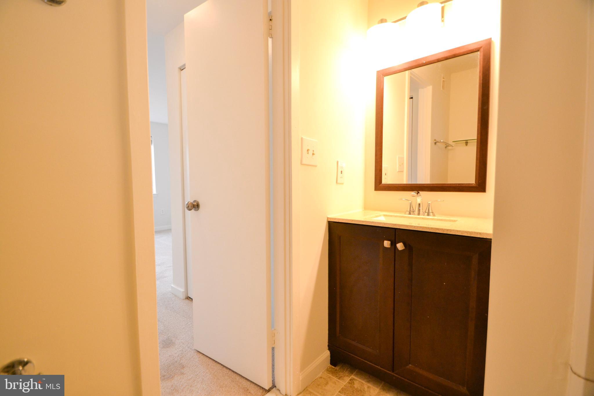 421 South Sharp Street, Unit R 11 Baltimore, MD 21201 - Photo 19 of 26 Primary bath