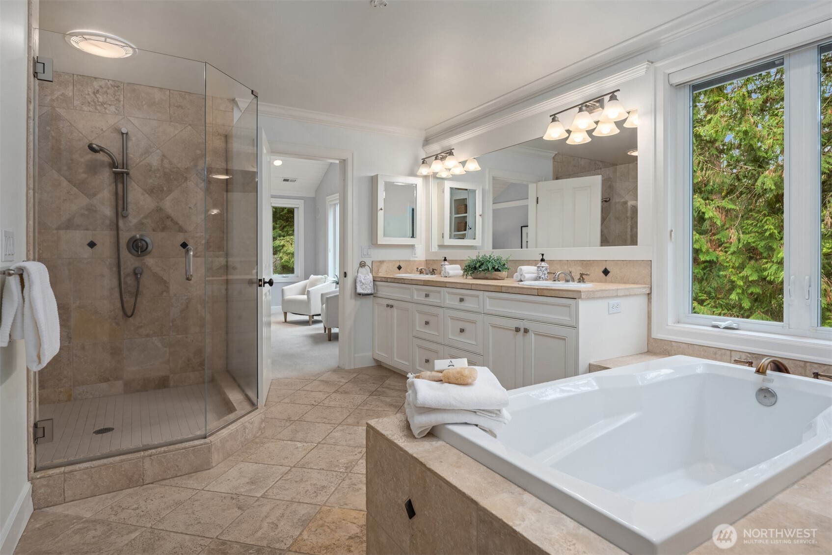 13609 Northeast 28th Street Bellevue, WA 98005 - Photo 14 of 27