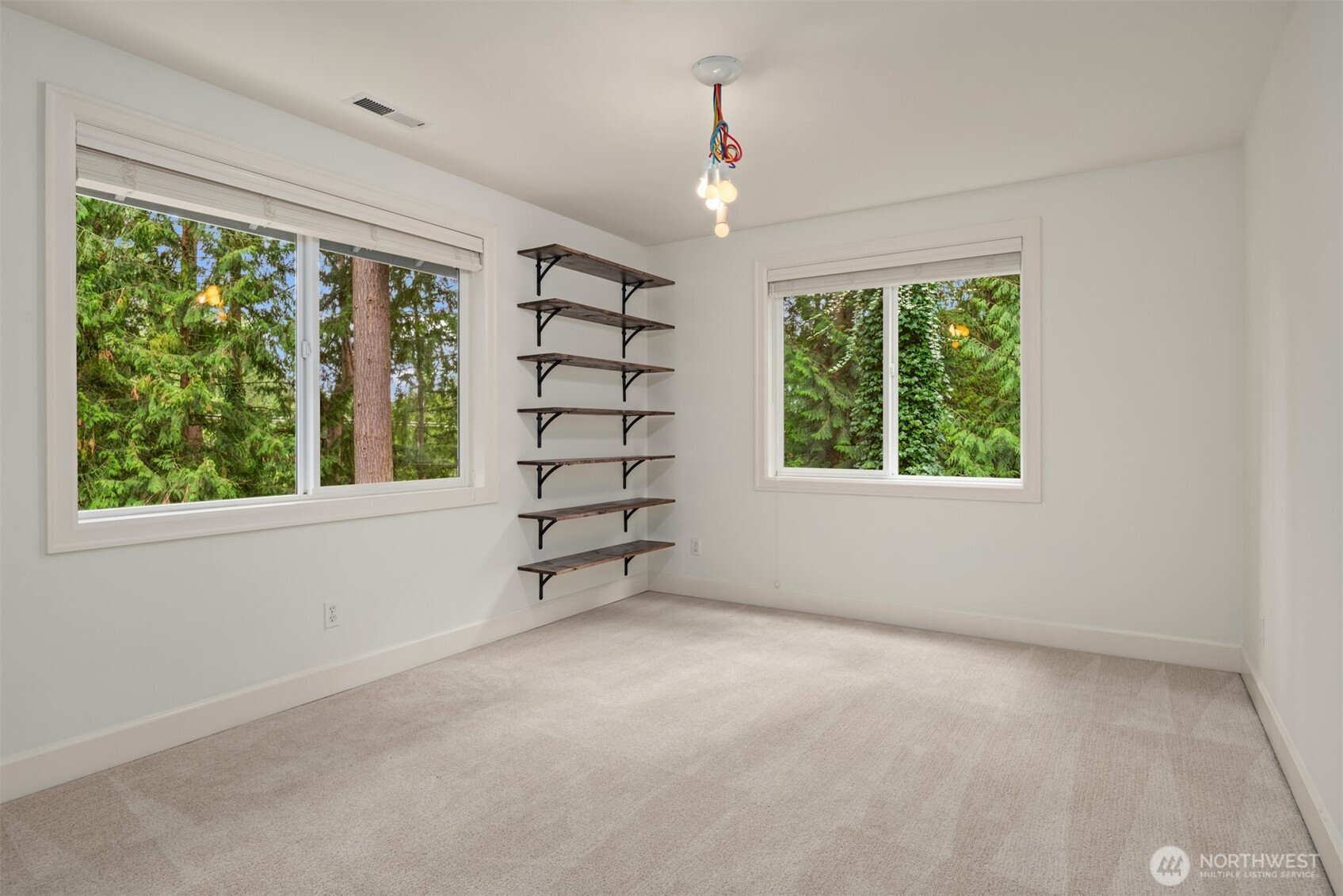13609 Northeast 28th Street Bellevue, WA 98005 - Photo 17 of 27