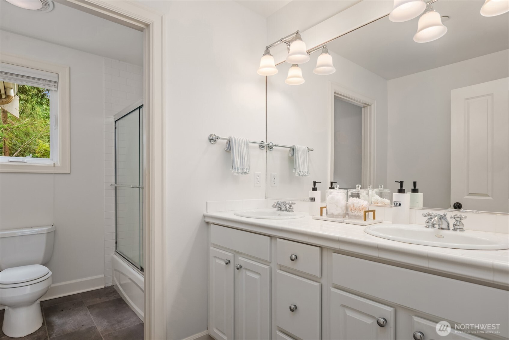 13609 Northeast 28th Street Bellevue, WA 98005 - Photo 18 of 27