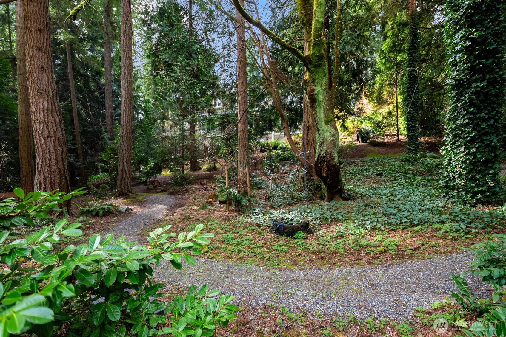 13609 Northeast 28th Street Bellevue, WA 98005 - Photo 26 of 27