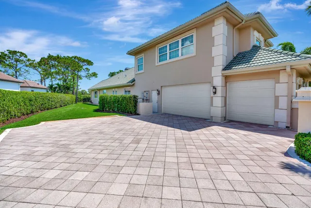 $3,499,000 | 7701 Southeast Manhasset Place, Hobe Sound, FL 33455
