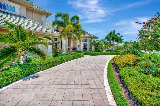 $3,499,000 | 7701 Southeast Manhasset Place, Hobe Sound, FL 33455