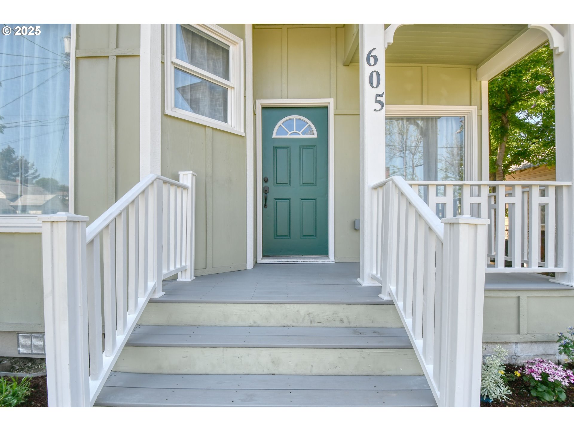605 Southwest 3rd Street Pendleton, OR 97801 - Photo 2 of 34 a view of an entryway with staircase