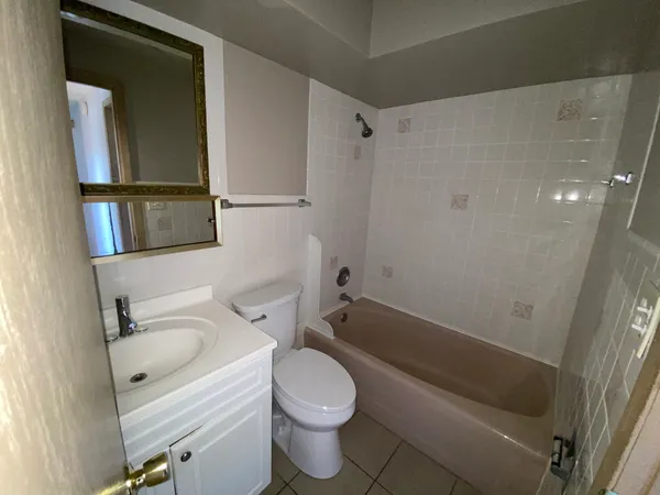 $2,100 | 6441 West Higgins Avenue, Unit 3W, Chicago, IL 60656