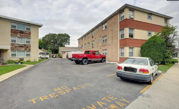 $2,100 | 6441 West Higgins Avenue, Unit 3W, Chicago, IL 60656