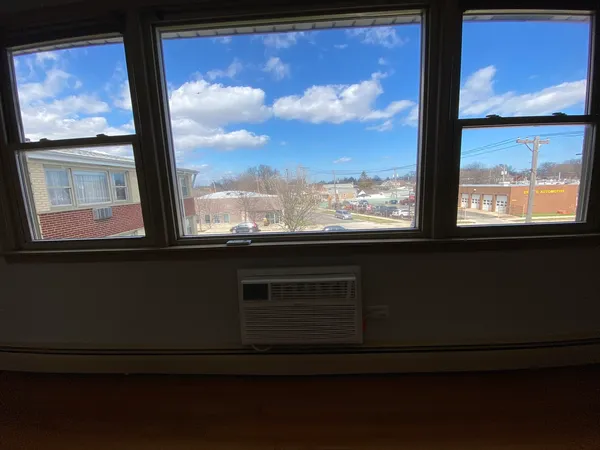 $2,100 | 6441 West Higgins Avenue, Unit 3W, Chicago, IL 60656