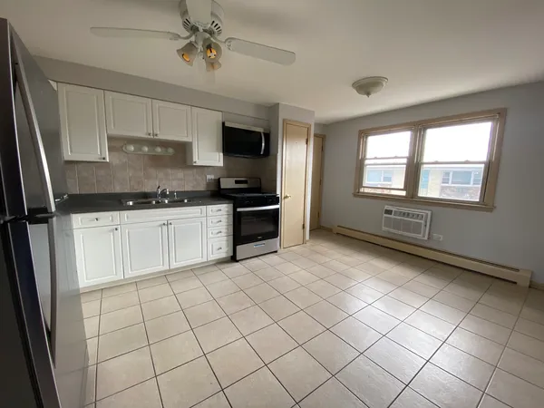 $2,100 | 6441 West Higgins Avenue, Unit 3W, Chicago, IL 60656