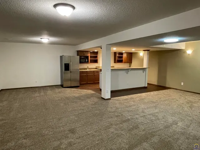 $369,000 | 4304 Southeast Whiteoak Lane, Topeka, KS 66609