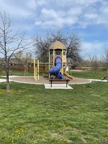 $369,000 | 4304 Southeast Whiteoak Lane, Topeka, KS 66609