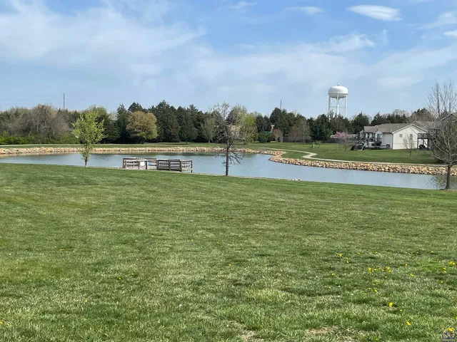 $369,000 | 4304 Southeast Whiteoak Lane, Topeka, KS 66609