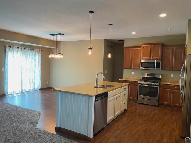 $369,000 | 4304 Southeast Whiteoak Lane, Topeka, KS 66609