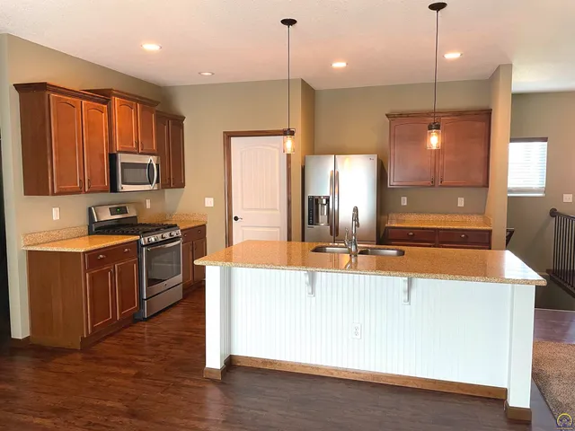 $369,000 | 4304 Southeast Whiteoak Lane, Topeka, KS 66609