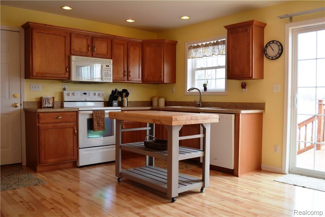 8041 West Sargent Road Fowlerville, MI 48836 - Photo 6 of 23 6.JPG