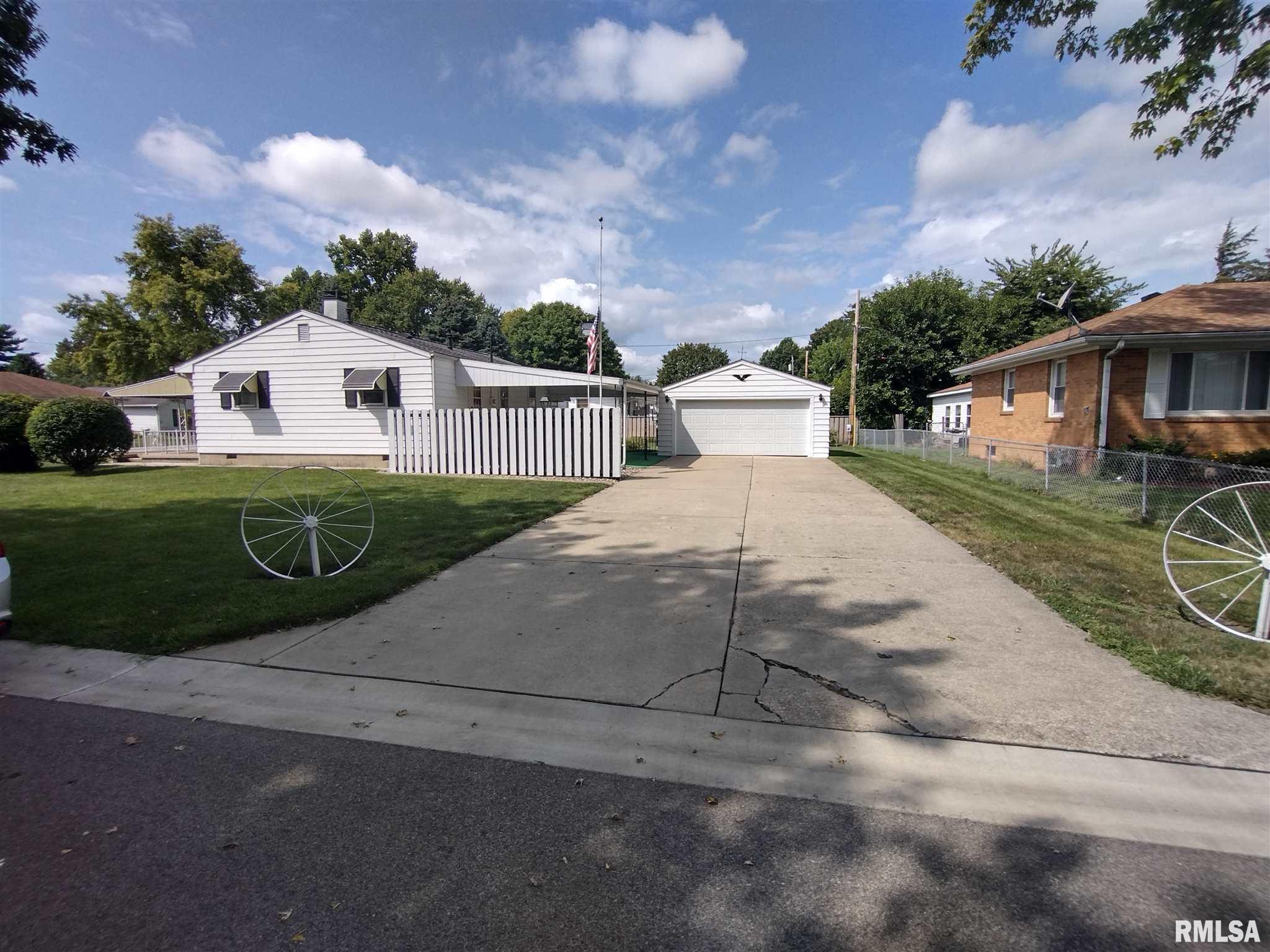 3017 East Trinity Avenue Springfield, IL 62702 - Photo 2 of 26