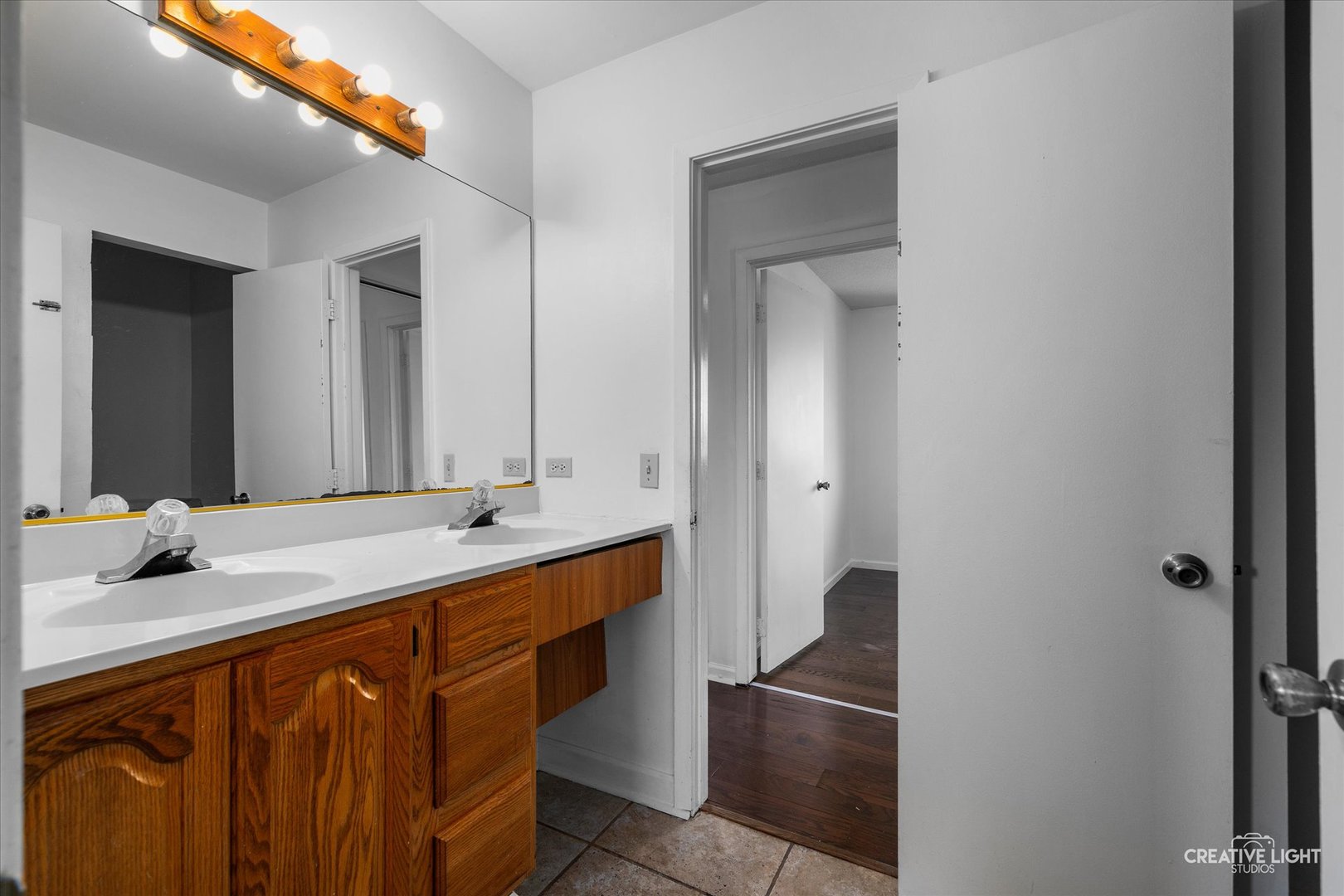 937 Sandpiper Court Bartlett, IL 60103 - Photo 12 of 17 a bathroom with a sink and a mirror