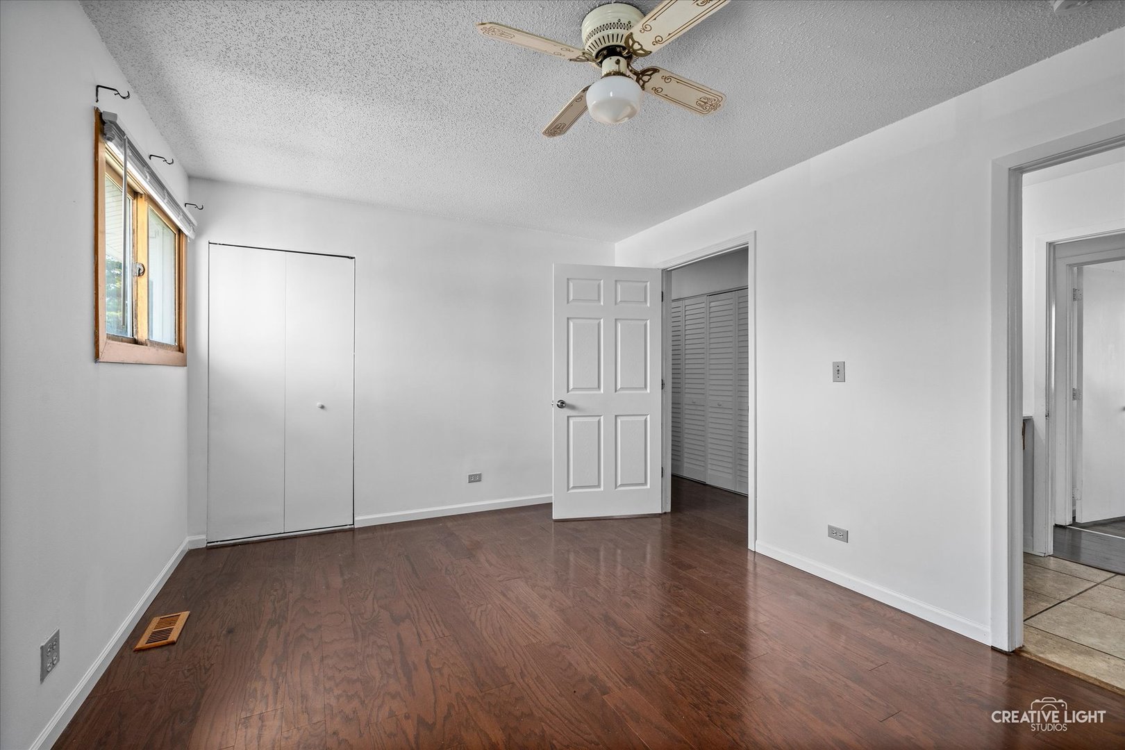 937 Sandpiper Court Bartlett, IL 60103 - Photo 14 of 17 a view of an empty room with a window