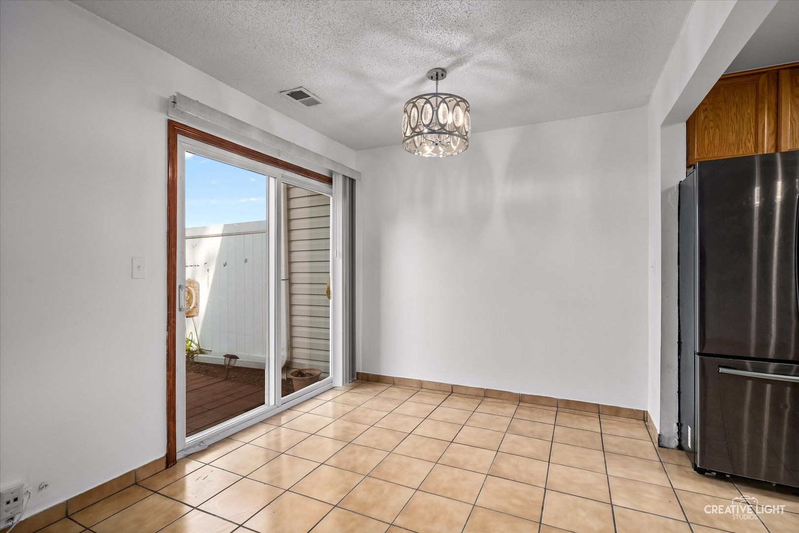 937 Sandpiper Court Bartlett, IL 60103 - Photo 6 of 17 a view of an empty room with a window