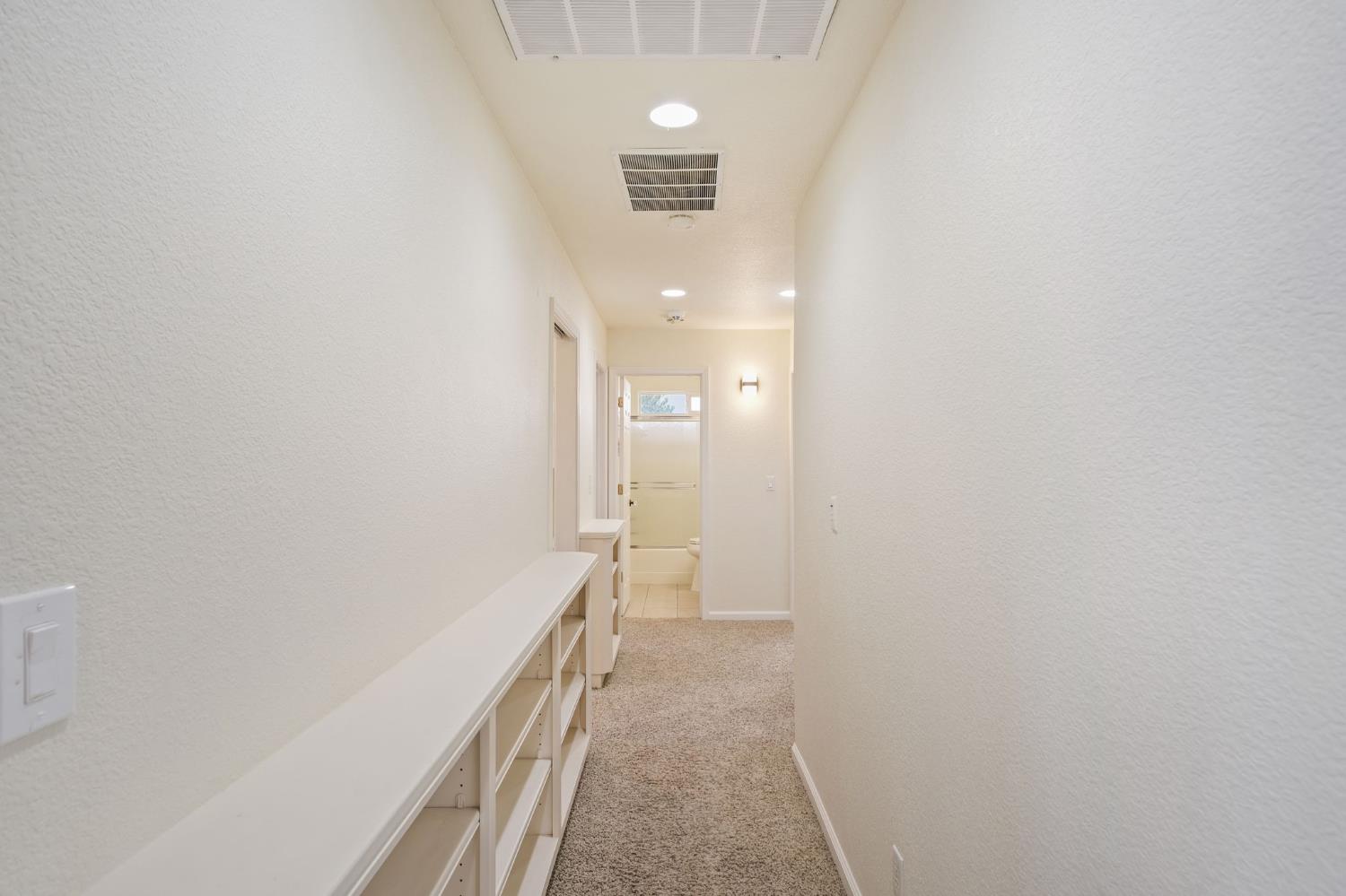 845 Pointe Lourose Avenue Gustine, CA 95322 - Photo 17 of 34 a view of a hallway