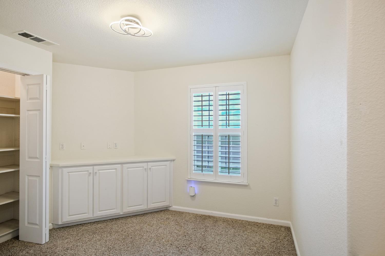 845 Pointe Lourose Avenue Gustine, CA 95322 - Photo 19 of 34 an empty room with windows