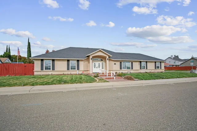 $495,000 | 845 Pointe Lourose Avenue, Gustine, CA 95322