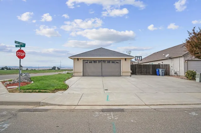 $495,000 | 845 Pointe Lourose Avenue, Gustine, CA 95322