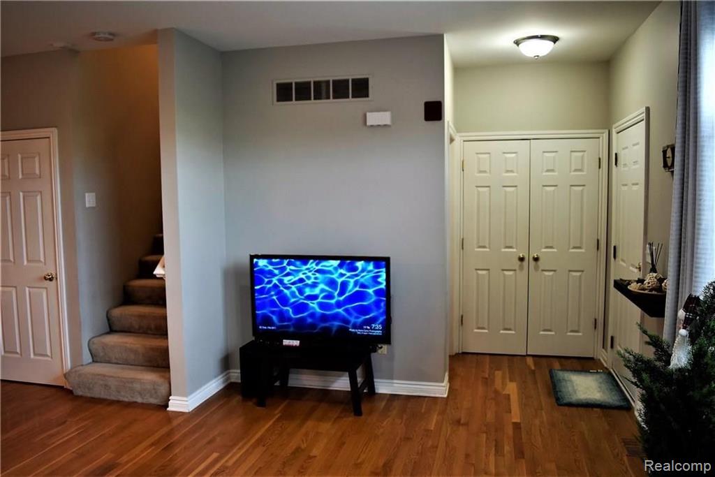 1622 Commodore Circle Canton, MI 48187 - Photo 9 of 67