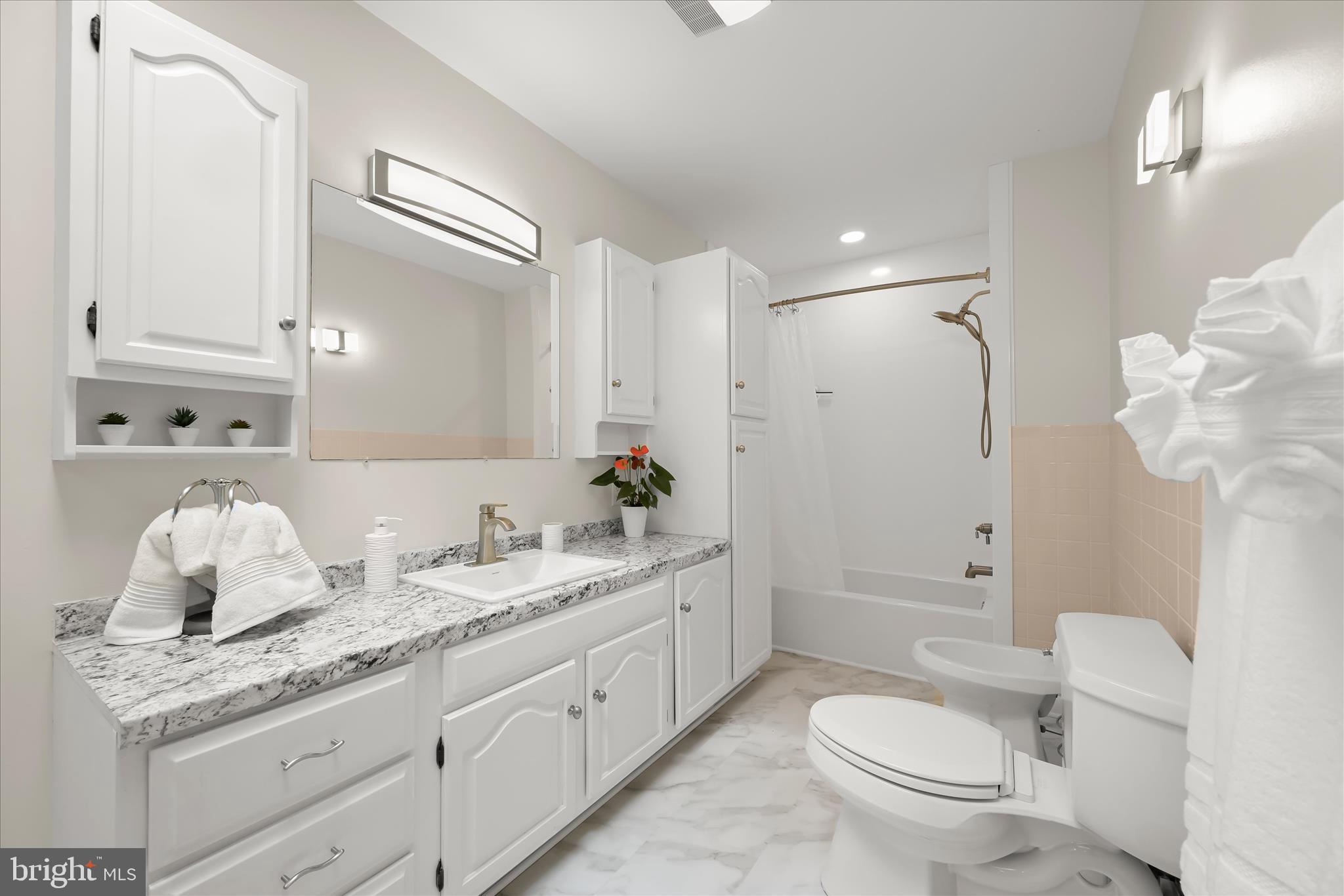 7720 West Shore Road Pasadena, MD 21122 - Photo 24 of 61 Primary Bath