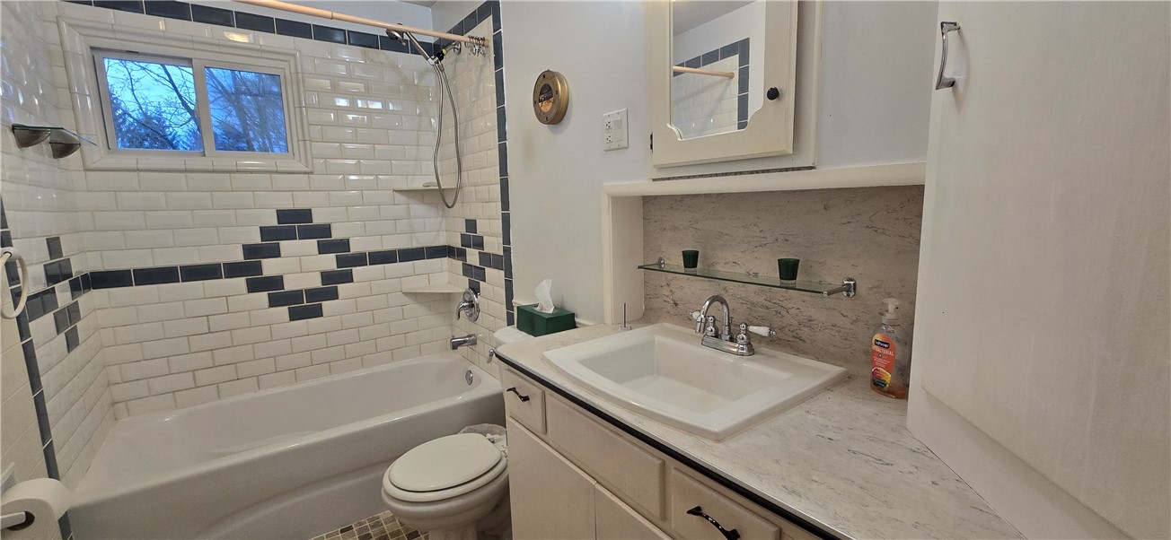 704 Rumson Road Greece, NY 14616 - Photo 10 of 25