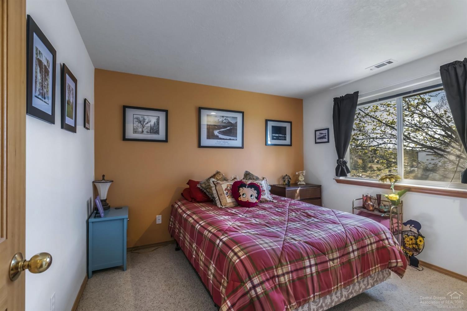65128 Hunnell Road Bend, OR 97703 - Photo 13 of 23 Gallery Image 13